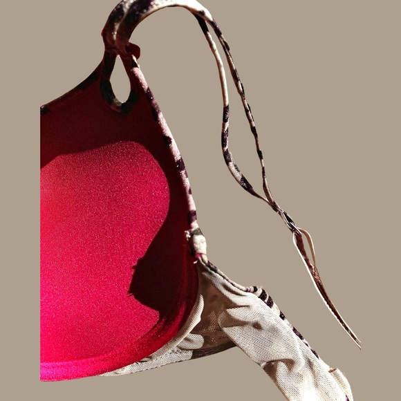 NWOT PUSH UP Cosmopolitan Bra - Light Glare On Front Right Cup (Not a spot) - Picture 8 of 10